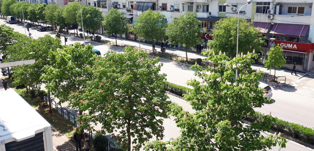 2V1 - Myslym Shyri Lägenhet Tirana Exteriör bild